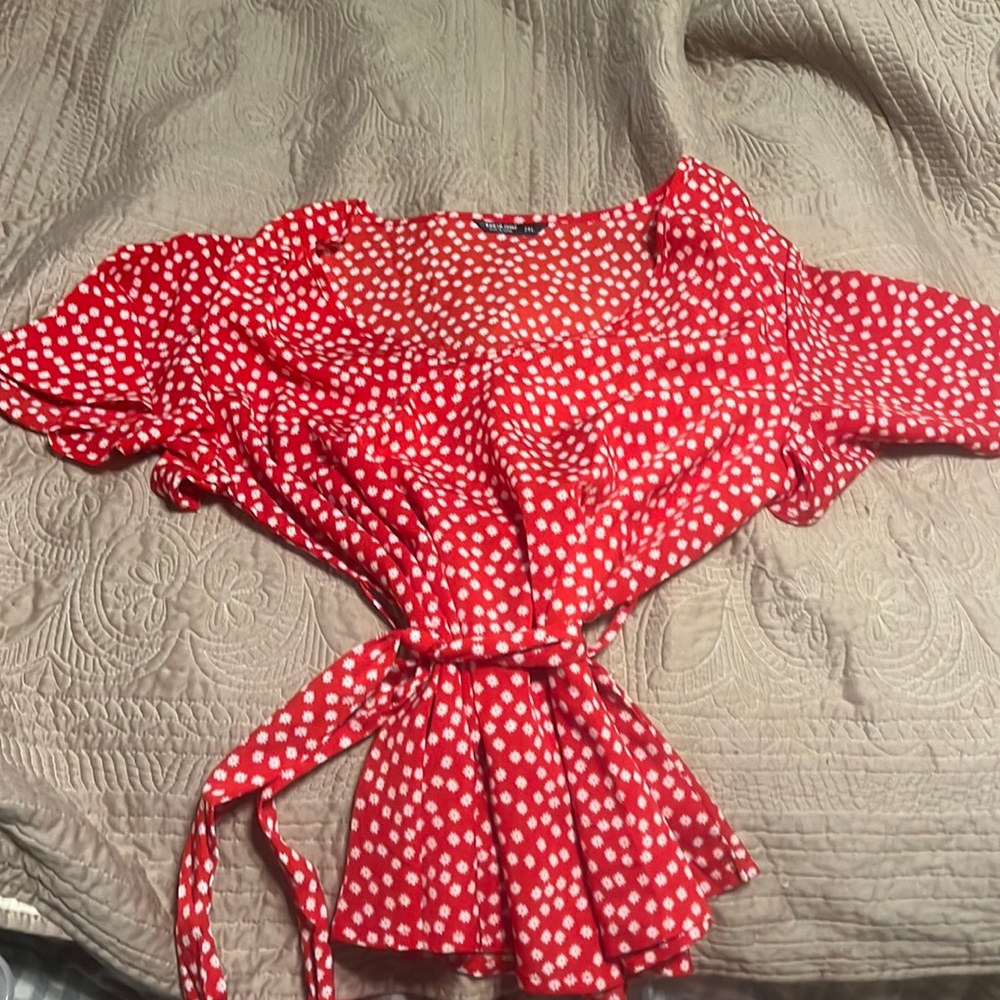 Cute flower top with belt.  Never worn.